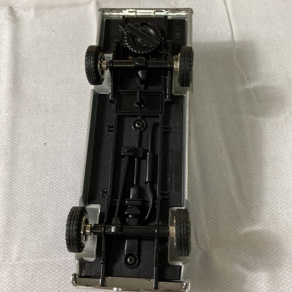 1960 4x4 Pick Up Bank 1/25 ScaleNew Holland (AW) - Picture 5 of 7